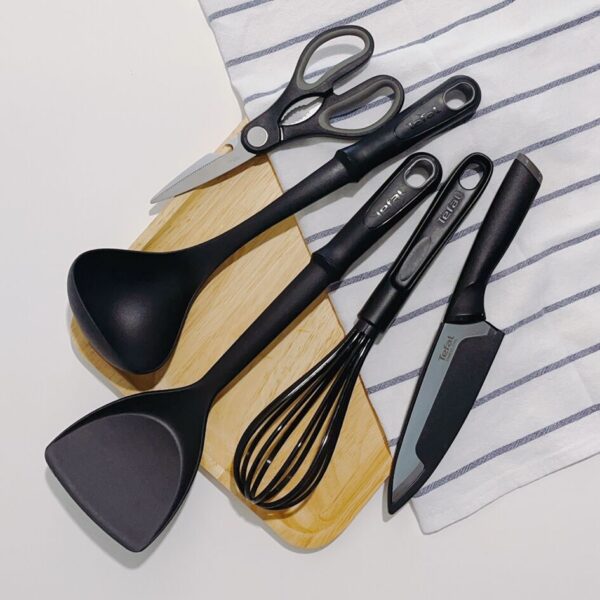 Tefal Comfort Ladle High-Heat Resistance Scratch-Free for Cookware Dishwasher-Safe Ergonomic Design Black Plastic K1290214