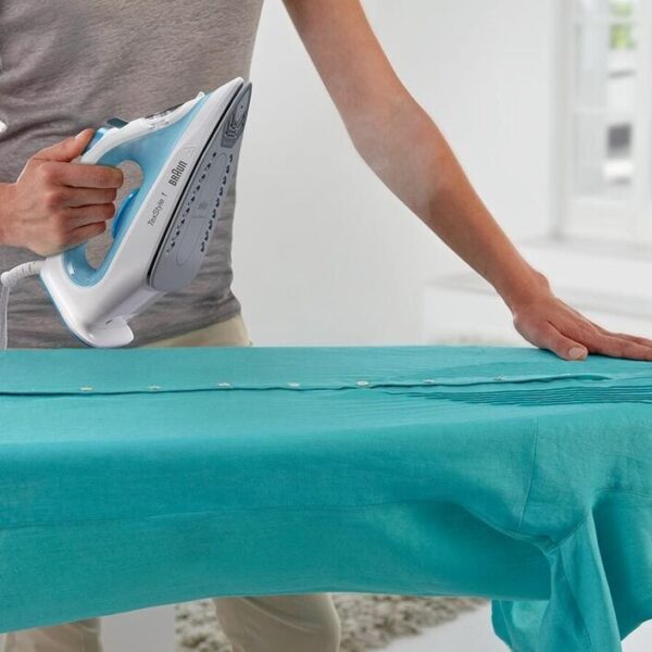 Braun Steam Iron 2000W Texstyle 1 Non-Stick Soleplate 220ML Light Qucik Self-Clean Rapid Heat 12710000-SL1050BL