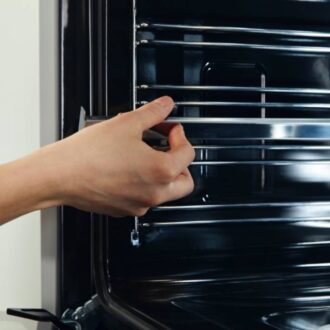 Hisense Cooker Free Standing 90x60cm 4 Gas Burners, 2 Electric Burner, Electric Oven, Glass Lid, Silver HF942GEES