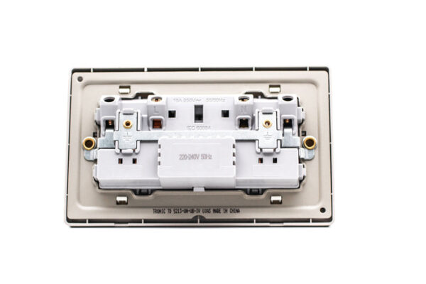 Tronic Universal Twin Socket with USB