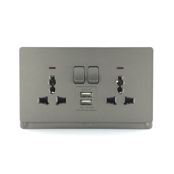 Tronic Universal Twin Socket with USB