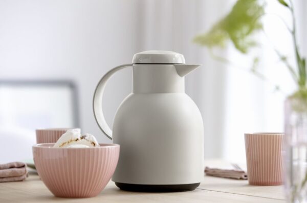 Tefal Samba Jug 1 Liter Green Isothermal Jug Translucent Vacuum Flask Plastic-Polypropylenex (PP) Glass Liner F4010210