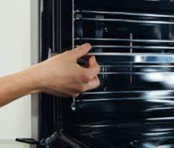 Hisense Cooker Free Standing 60 x 60cm 3 Gas Burners, 1 Electric Burner, Electric Oven, Glass Lid, Silver HF631GEES