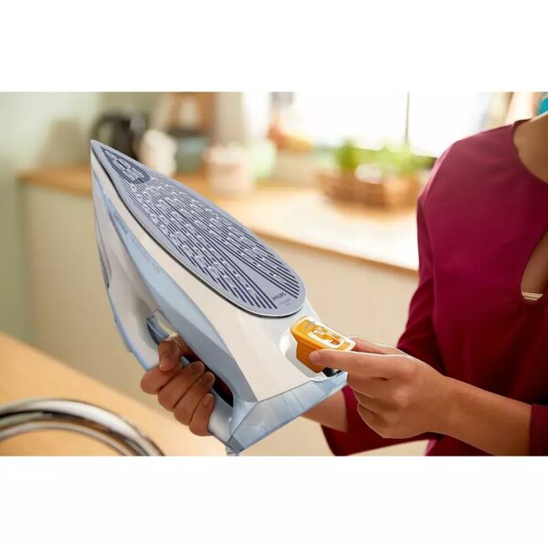 Philips Steam Iron 2600W 300ml, 220g Steam Boost, Quick Calc Release and SteamGlide Plus Soleplate, 7000 Series Blue DST7011