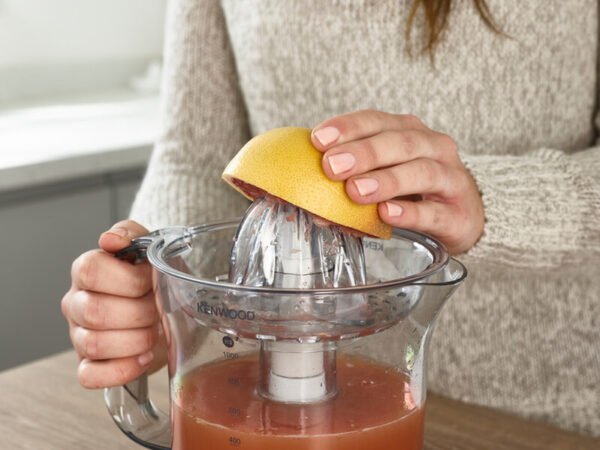 Kenwood Citrus Juicer 40W Juice Extractor with 1L Transparent Juice Jug Dust Cover 2 Way Rotation Cord Storage for Home Office Restaurant & Cafeteria JE280A