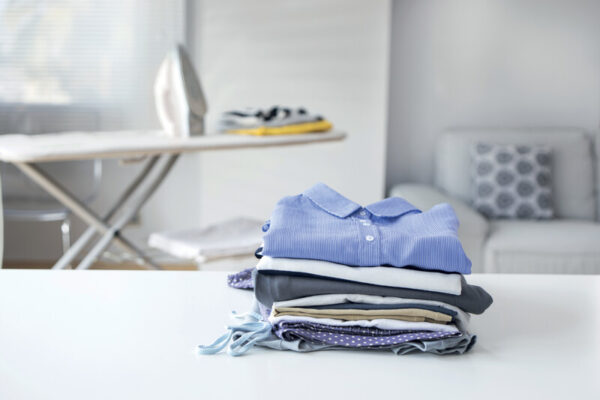 Kenwood Steam Iron 1100W With Non Stick Soleplate Continuous Steam Steam Burst Spray Function STP01.000WB